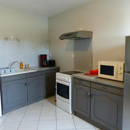 Charmante Maison Renovee Avec Cour, Proche Bourg, Wifi, Jardin Clos, Animaux Acceptes, A - Fr-1-489-178 Louchy-Montfand
