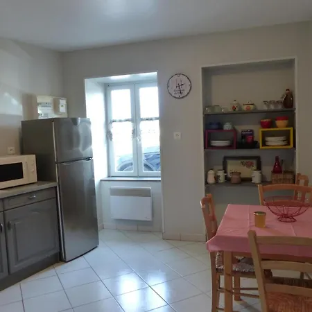 Charmante Maison Renovee Avec Cour, Proche Bourg, Wifi, Jardin Clos, Animaux Acceptes, A - Fr-1-489-178 Nyaraló